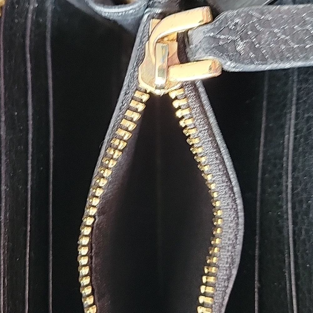 Coccinelle Black Leather Zipper Wallet w Dotted Lined Design - Picture 6 of 8